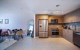 Casa Amor -Beach Club, Gym, Sauna, Free Parking, Near Airport